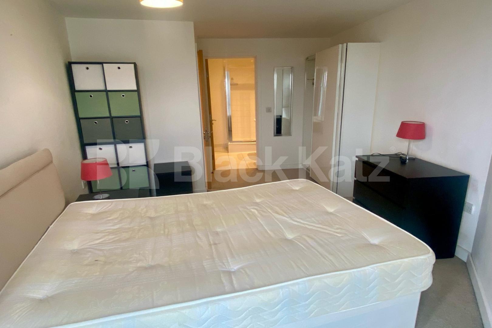 Spacious bright and airy two bedroom apartment in a very convenient location Plumbers Row, Aldgate